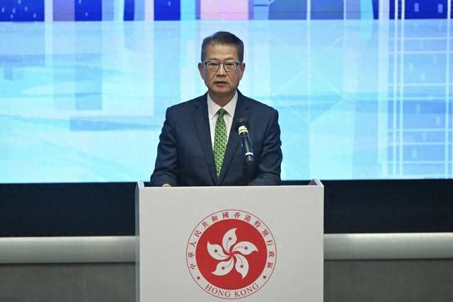 陈茂波：香港成为资金避险的安全港