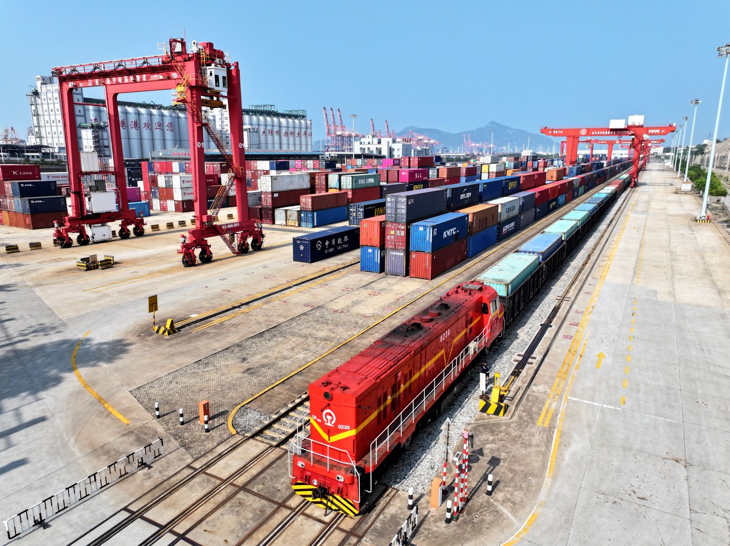 中欧班列稳健运行 织密亚欧开放共赢网