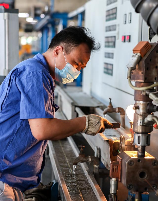 四中全会精神解读·市场最前沿丨从“流水线”到“定制线”，纺织行业迎来数智蝶变