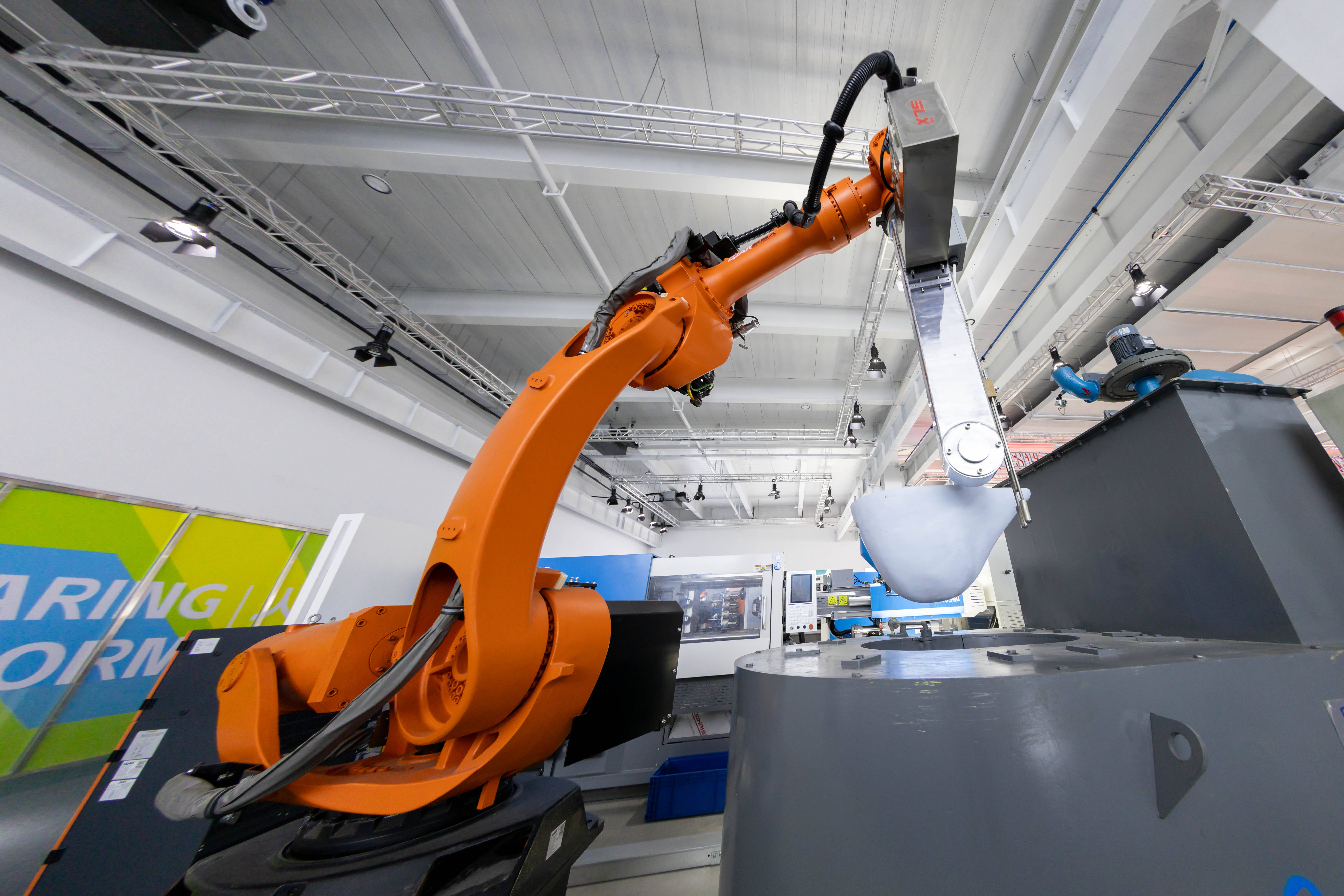 微观高质量发展丨一辆汽车里的“智能制造”