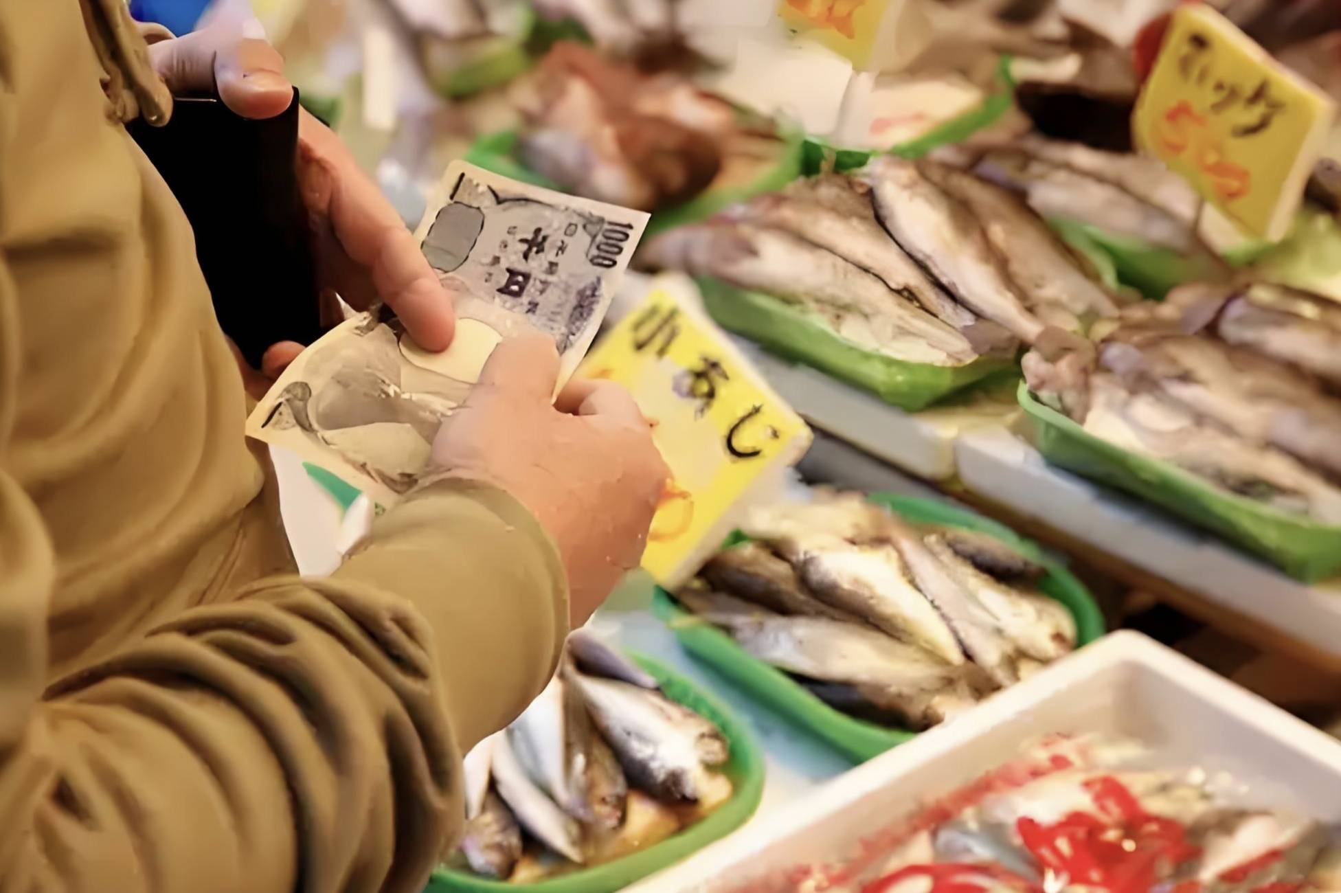 日本10月消费者支出加速下降