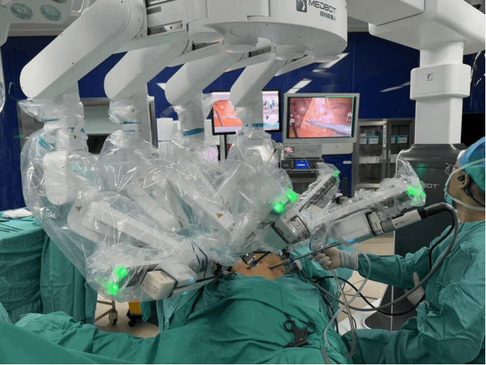 工业和信息化部:推进5G、人工智能等医用机器人深入融合 培育发展远程手术等新模式新业态