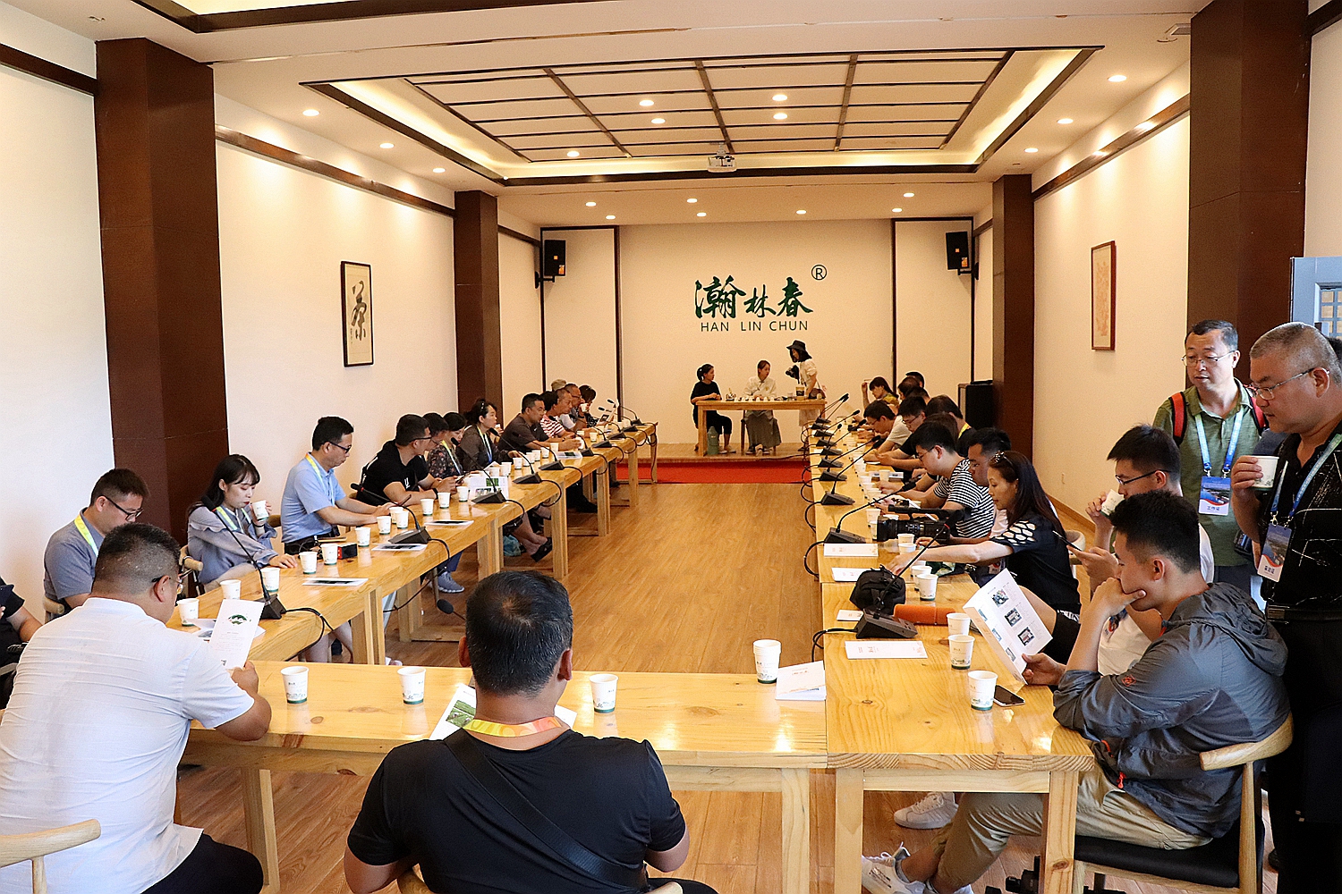 昔日“资本宠儿”市值缩水90% 奈雪的茶高端之路为何难行？