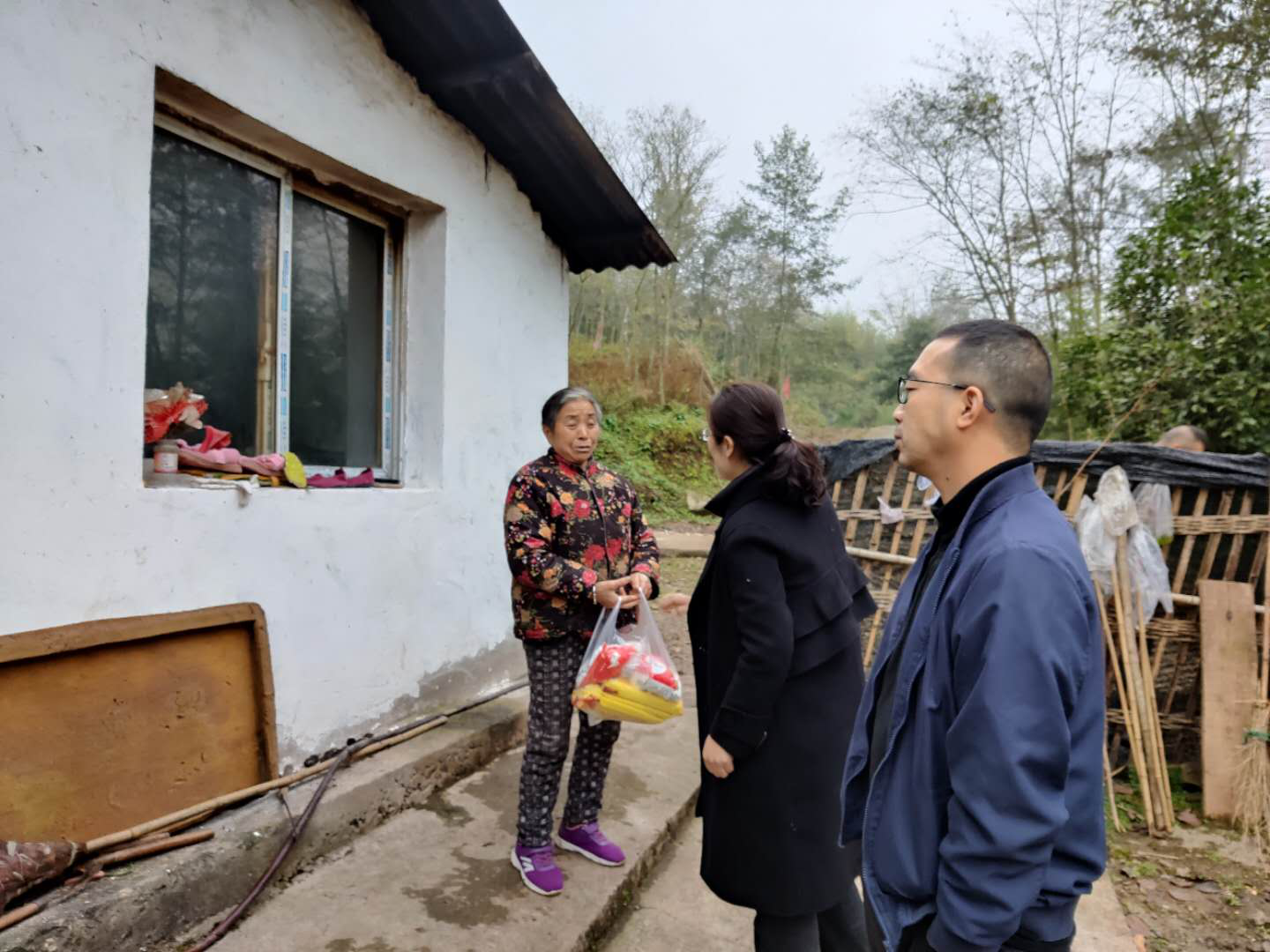 中环新能源开展第十六季暖冬行动