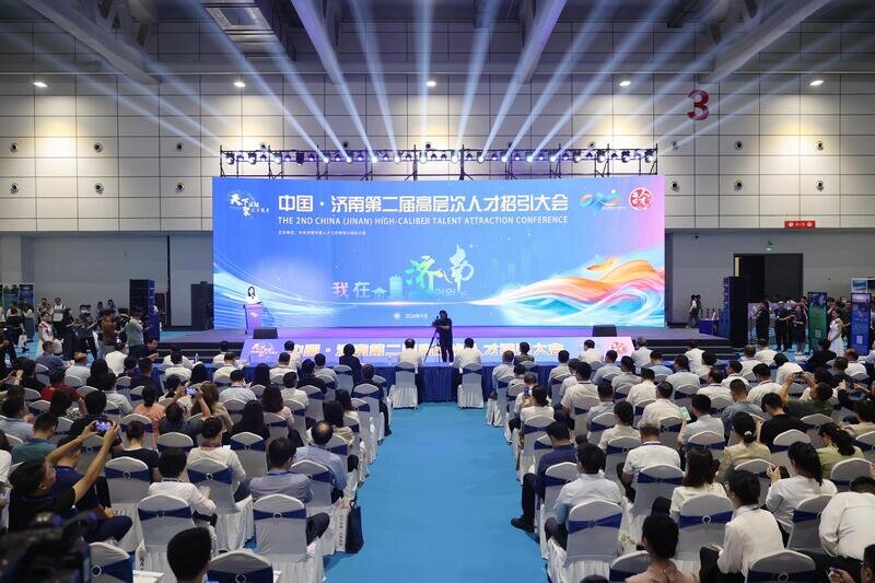 山东重工中国重汽集团2026年合作伙伴大会在济南举办