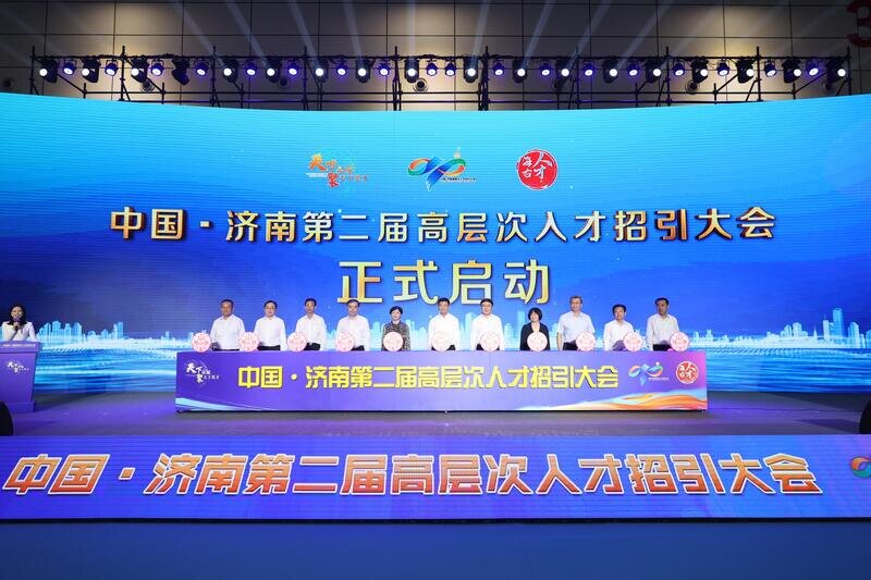 山东重工中国重汽集团2026年合作伙伴大会在济南举办