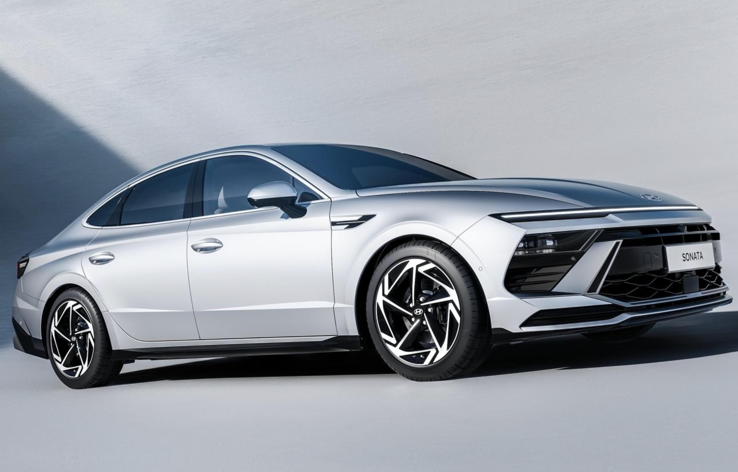 回望2025·实物见变迁丨车轮上的新体验——2025年汽车“智变”里的科技跃迁