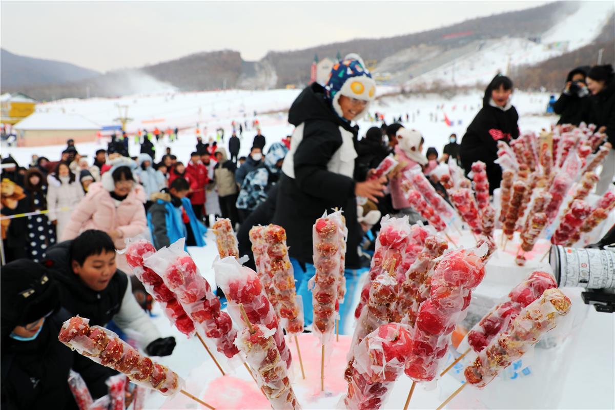 冰封湖面变汽车测试场：内蒙古冰雪产业持续升温