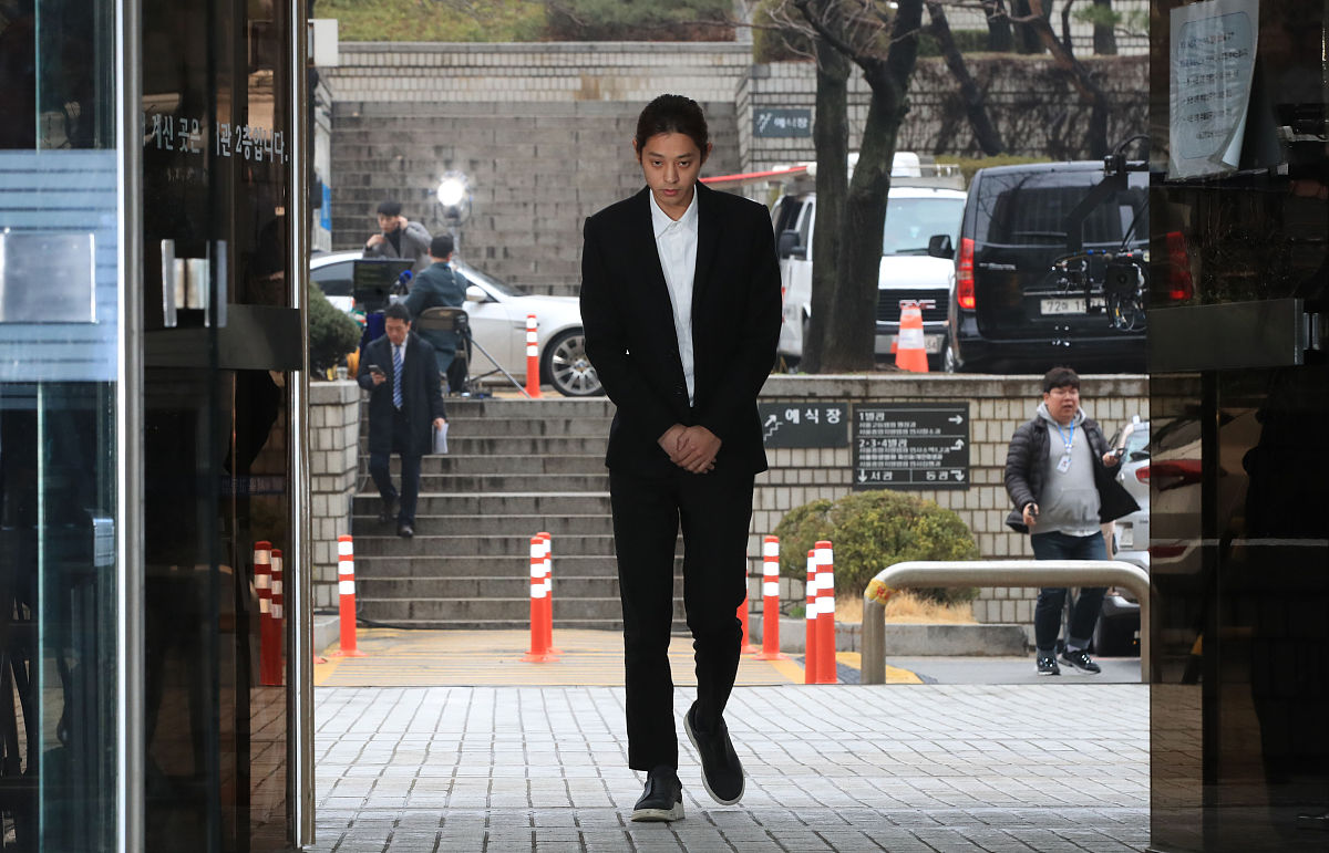 司法部负责人就《行政执法监督条例》答记者问