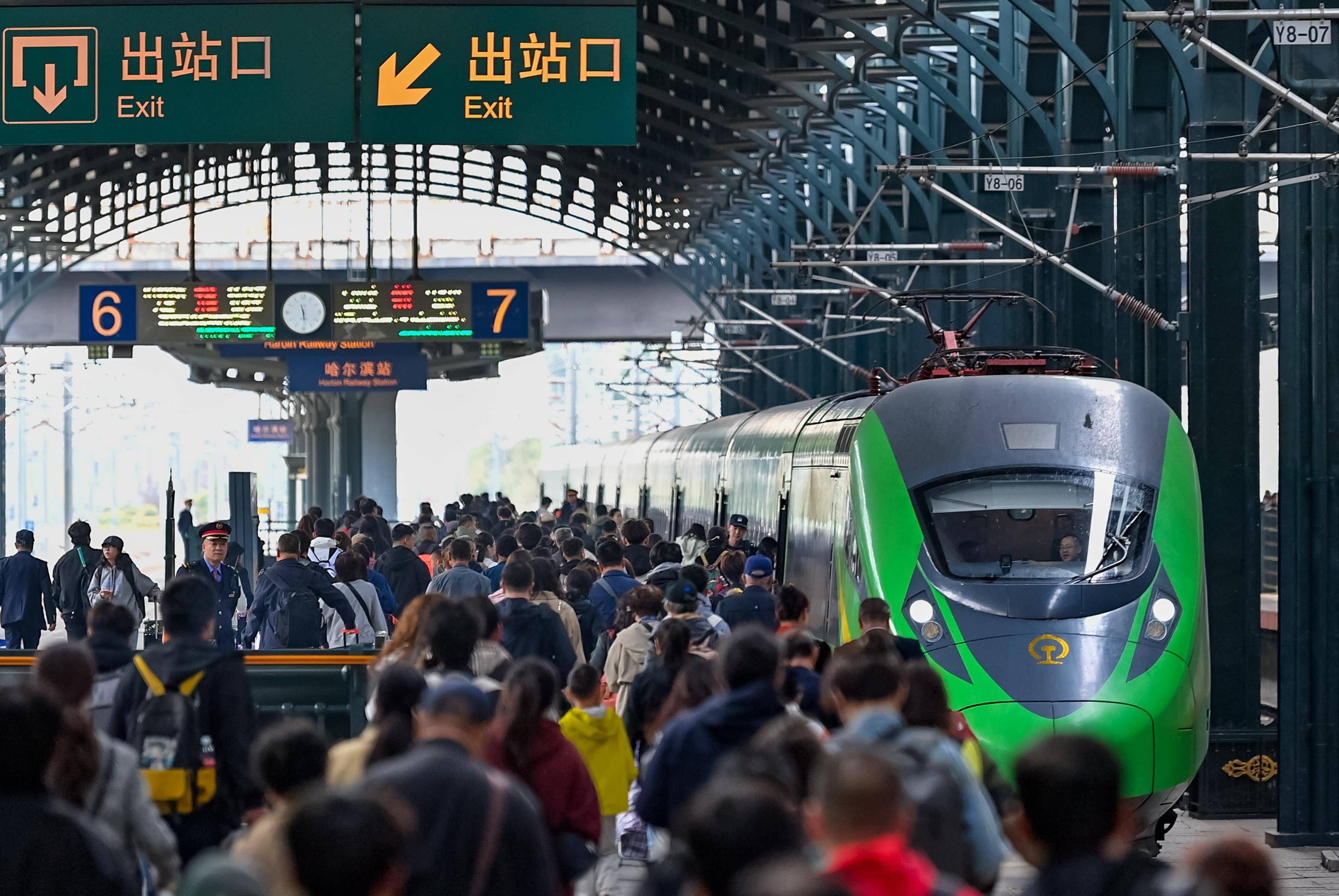 元旦假期预计日均超210万人次出入境