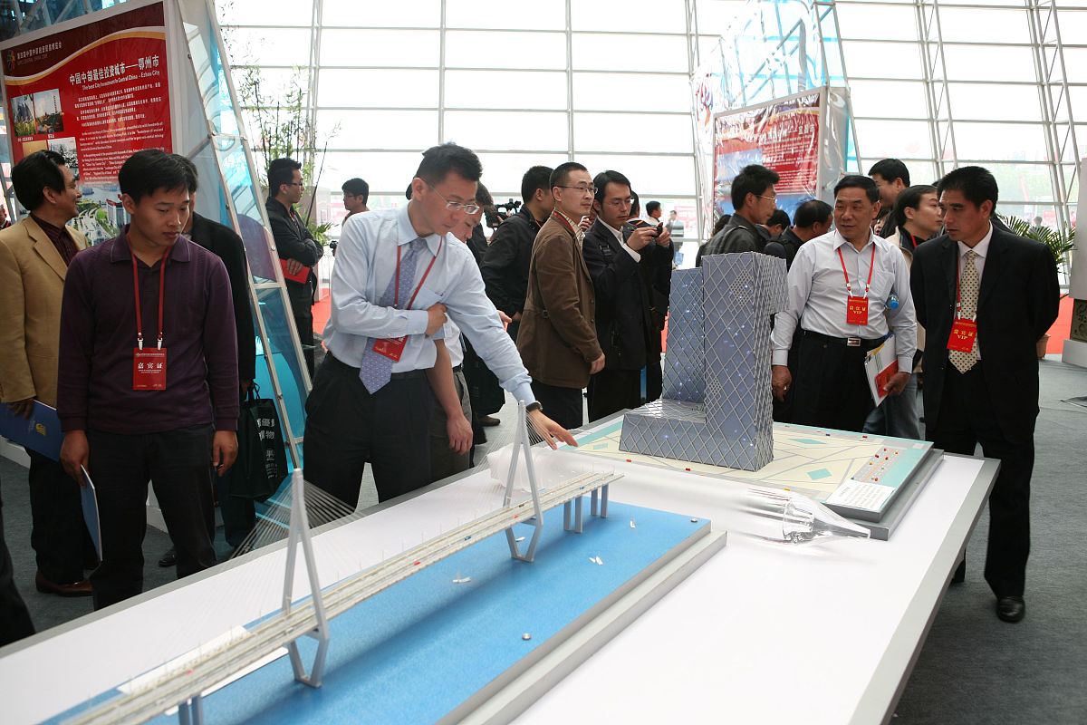 多元业态出新出彩 湖南假期消费“热气腾腾”