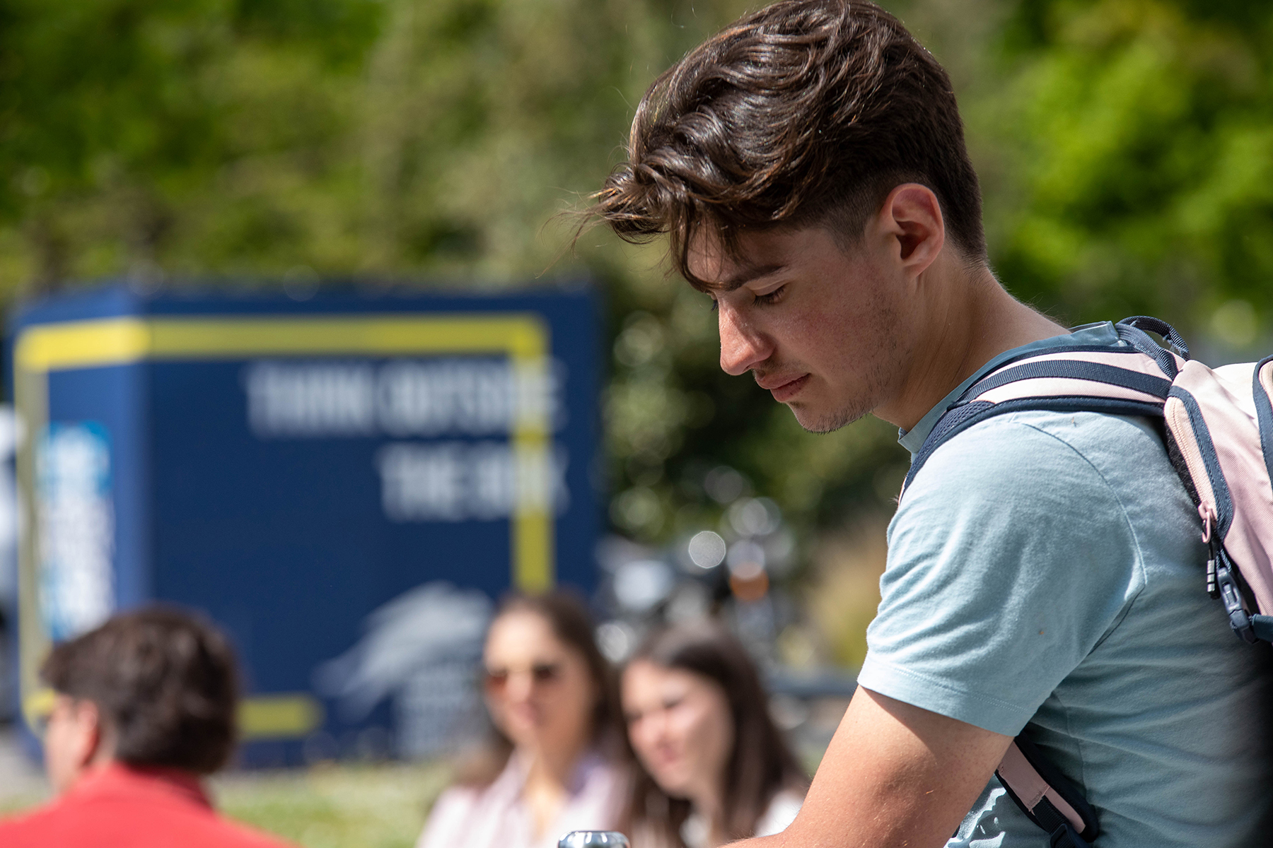 专访丨中国经济以“内在连续性”从容应对外部挑战——访法国丝路商学院教授阿祖莱