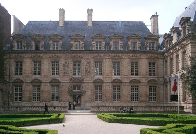 专访丨中国经济以“内在连续性”从容应对外部挑战——访法国丝路商学院教授阿祖莱