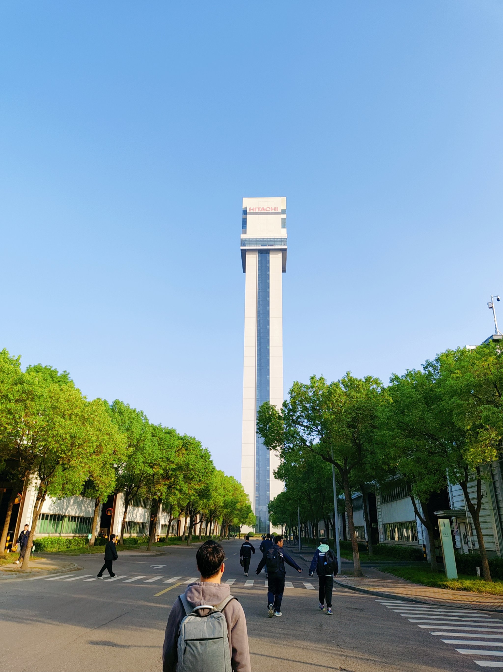 海信电视工厂获评全球电视行业首个“灯塔工厂”