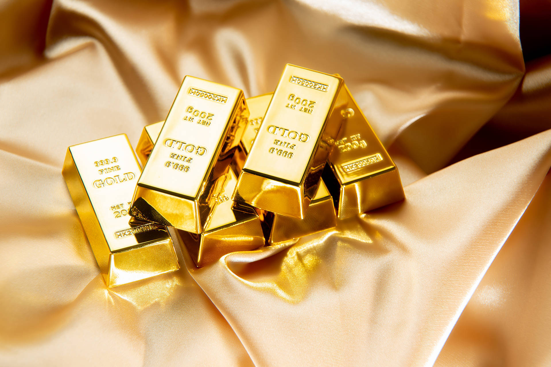 金价突破4700美元创新高 四家机构热议后市走向