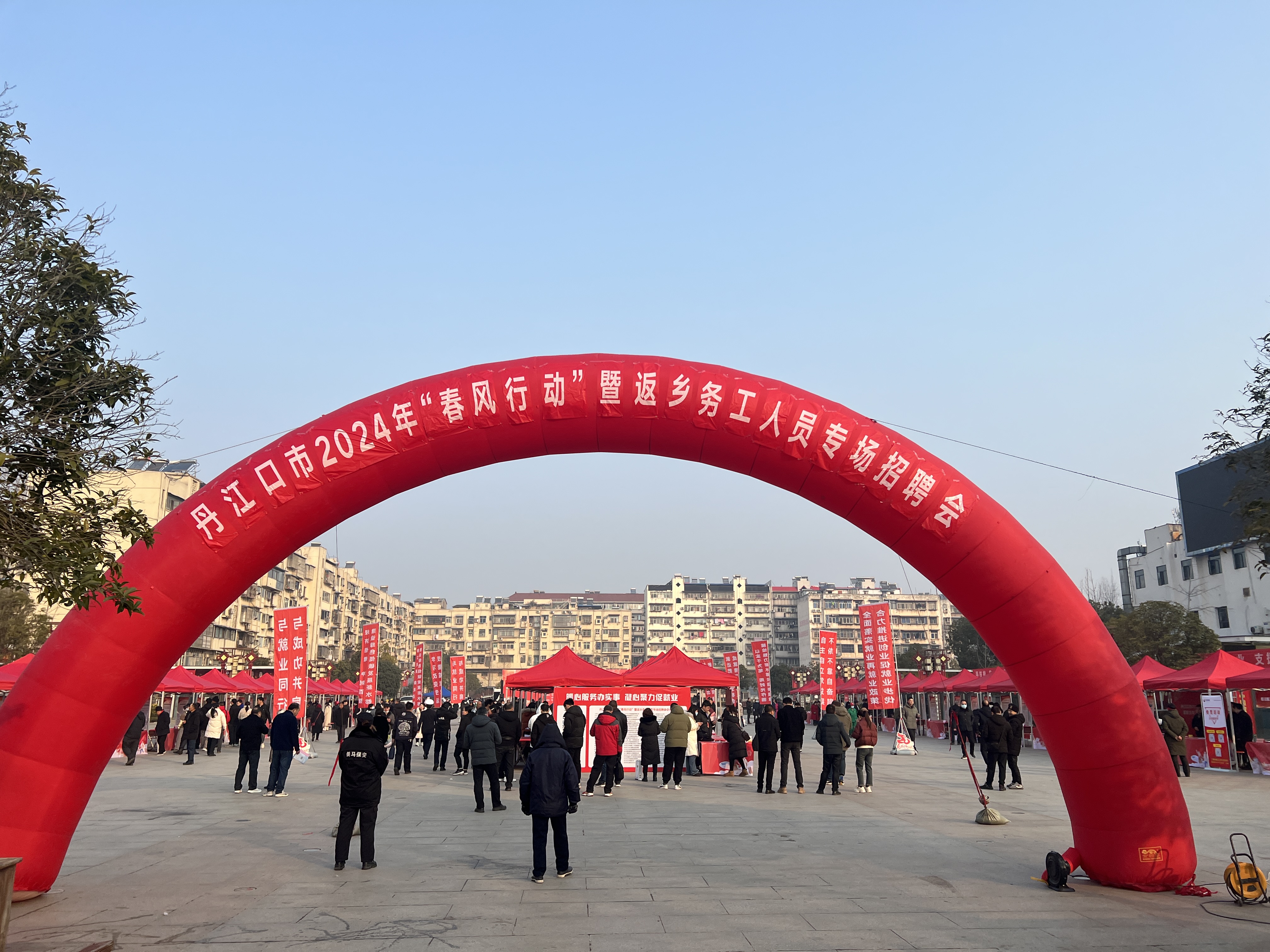 9部门部署开展2026年春风行动暨就业援助季活动