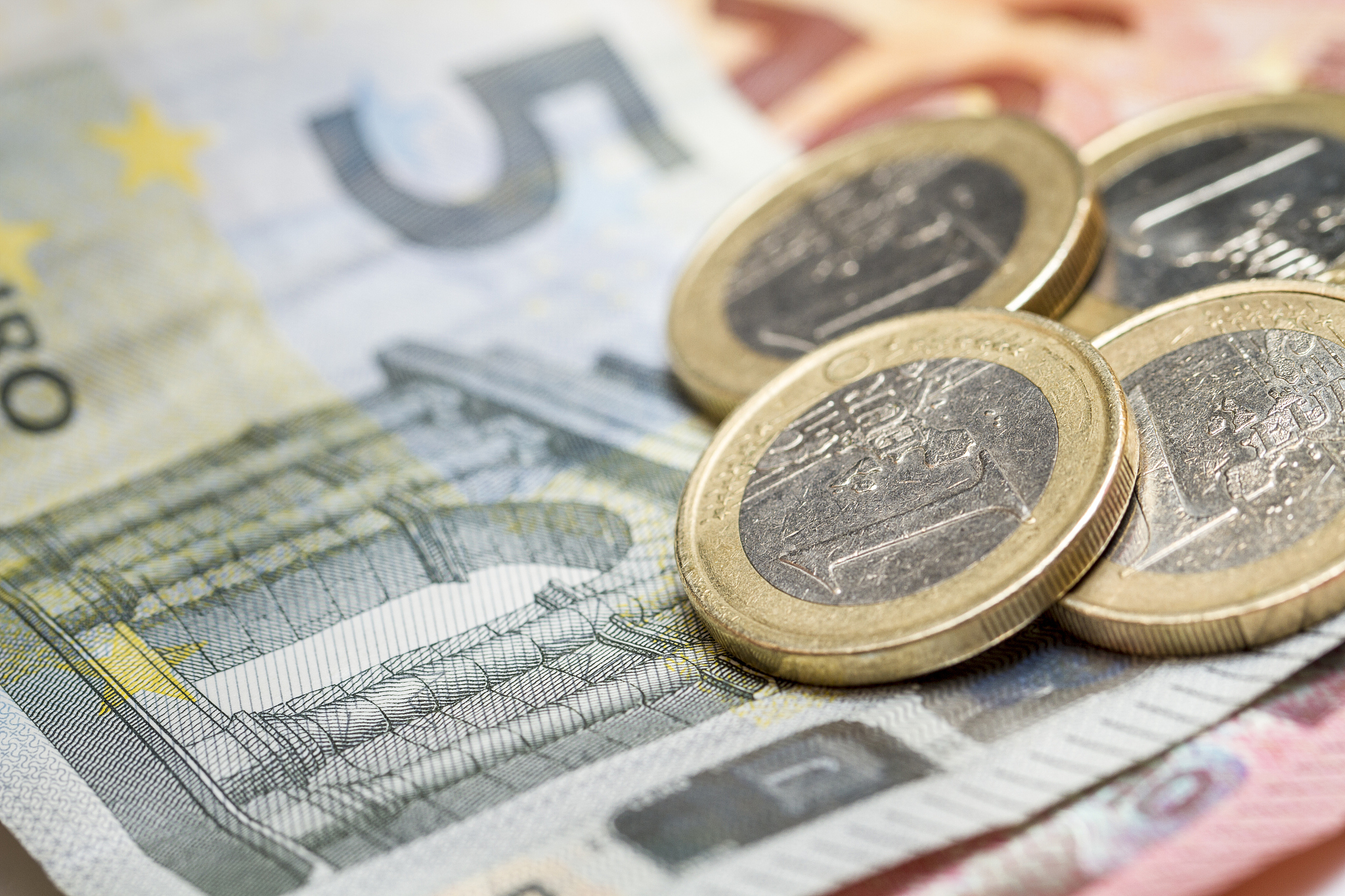 记者手记丨欧元汇率重返1.20背后的美元体系失序