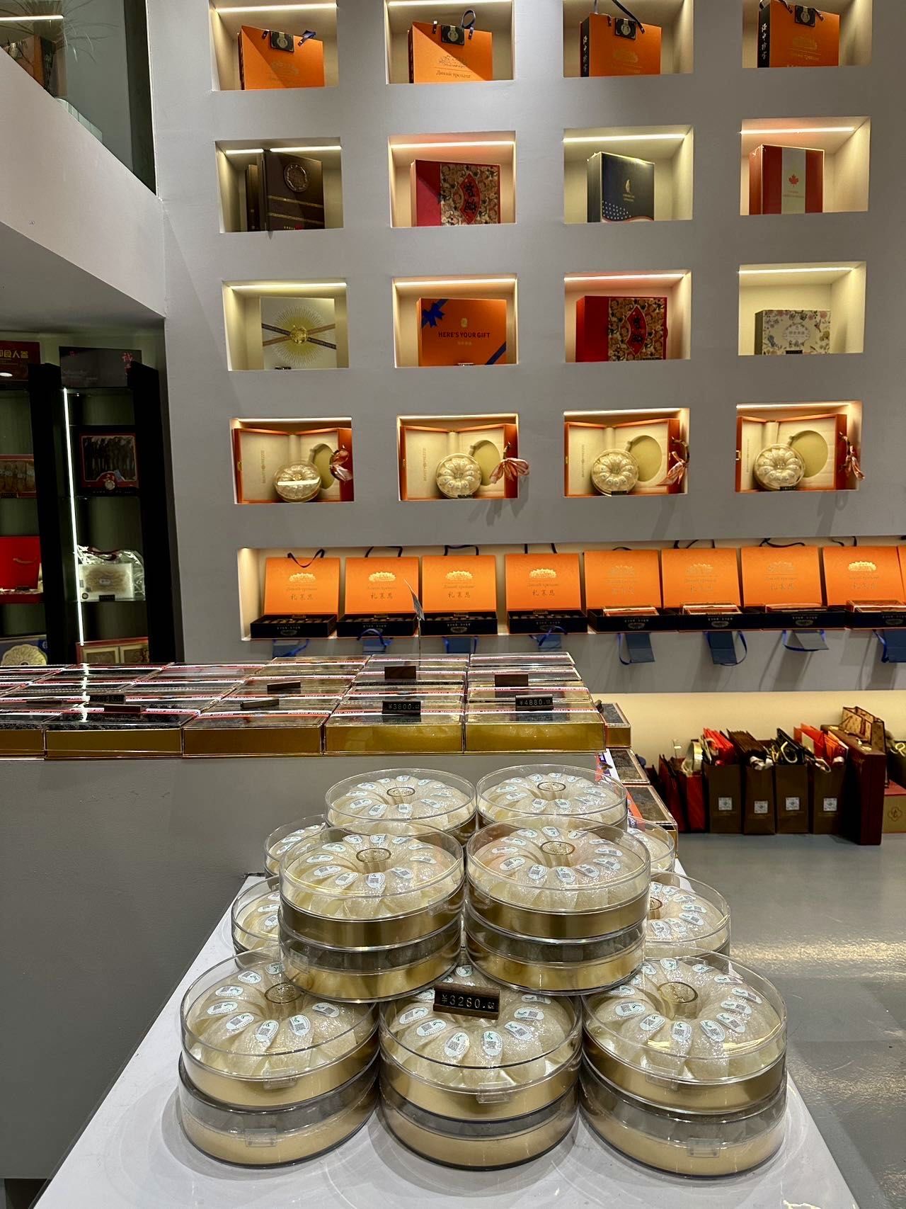 浙江义乌:“钢铁驼队”拉来“洋年货”