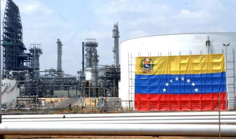 委内瑞拉代总统签署石油法改革相关法案
