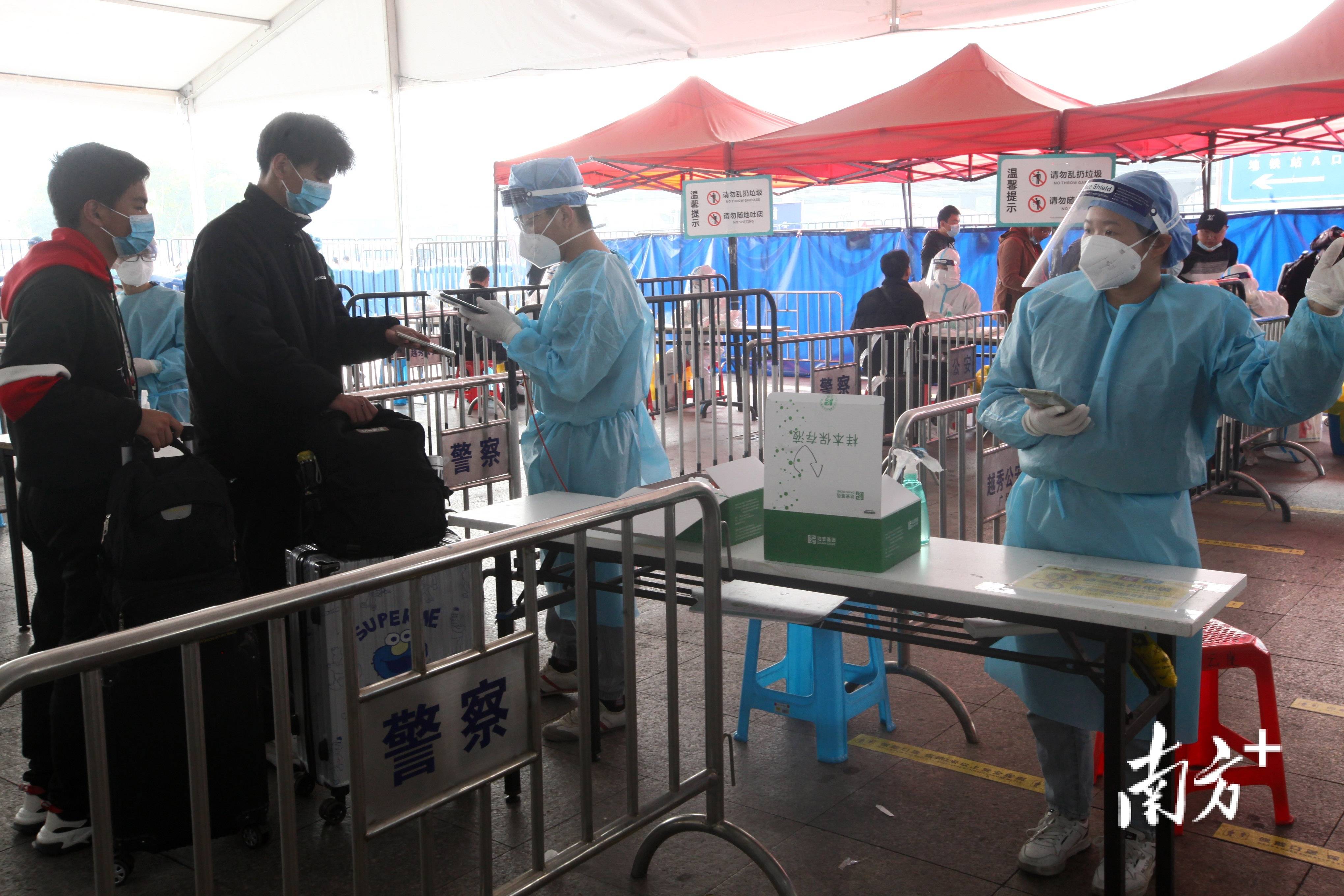 新春走基层丨智能“工友”护航春运——探访济南智慧化火车“车轮医院”