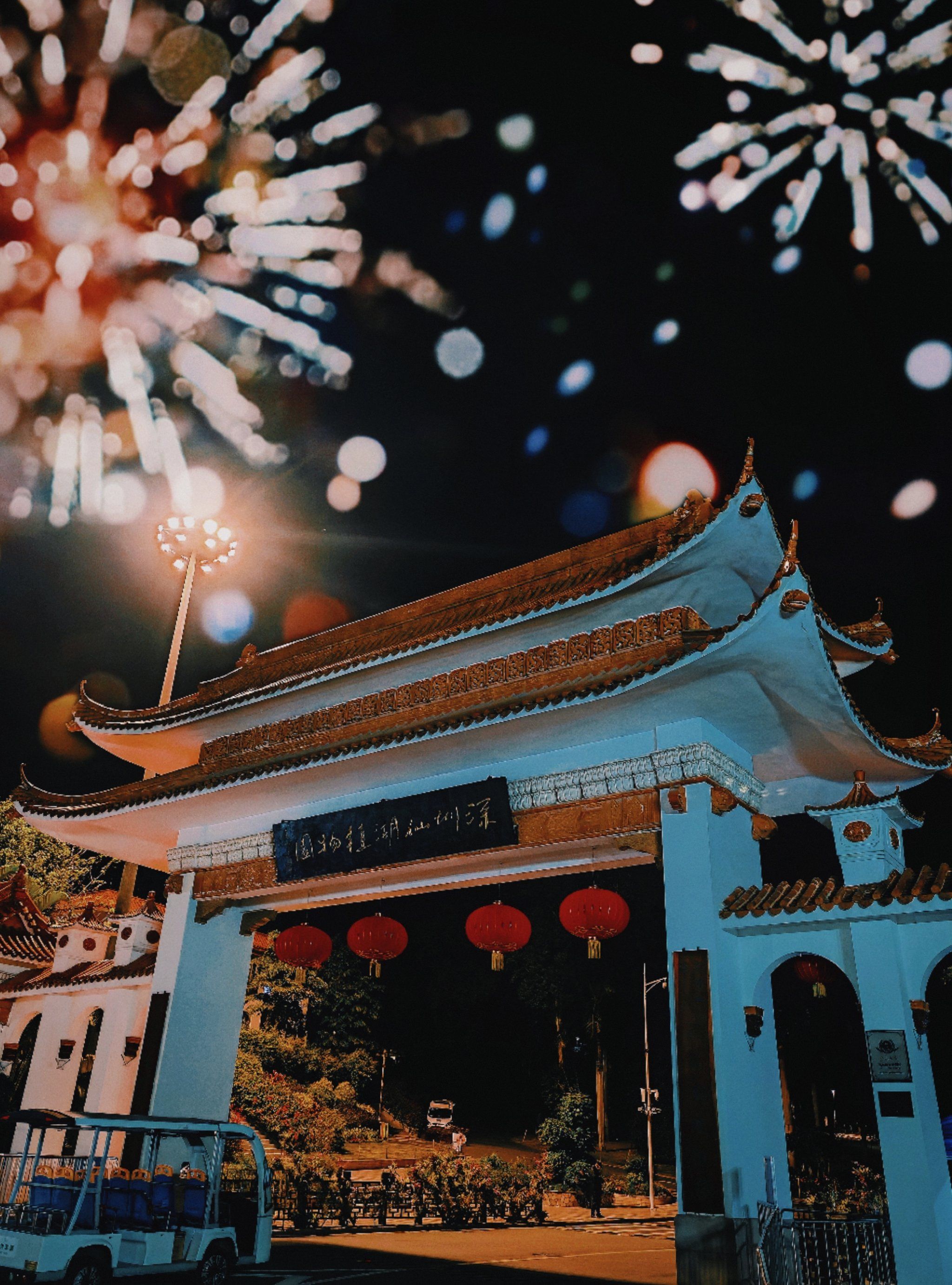 新春走基层丨城市天空的无人机规划员：夜空作画，云端守航