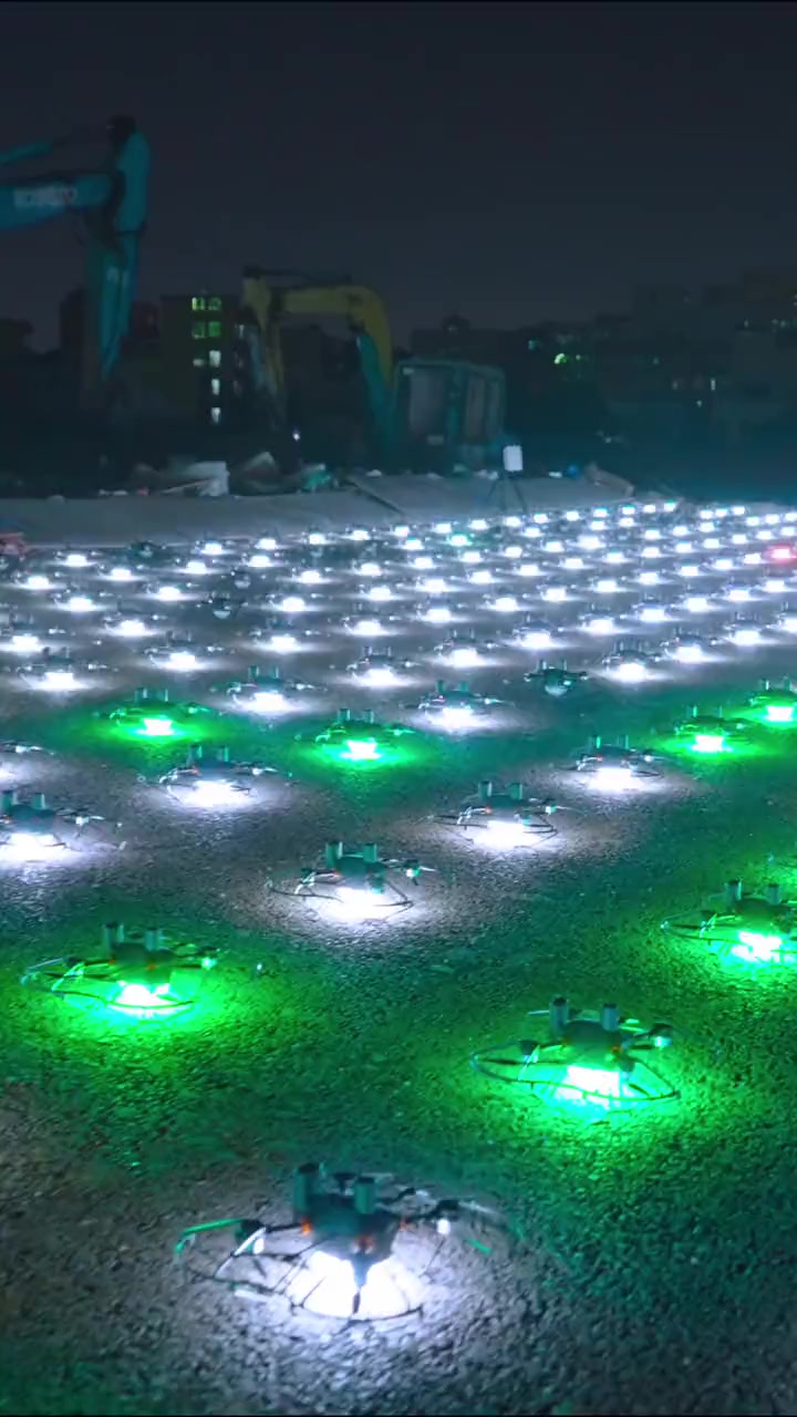 新春走基层丨城市天空的无人机规划员：夜空作画，云端守航