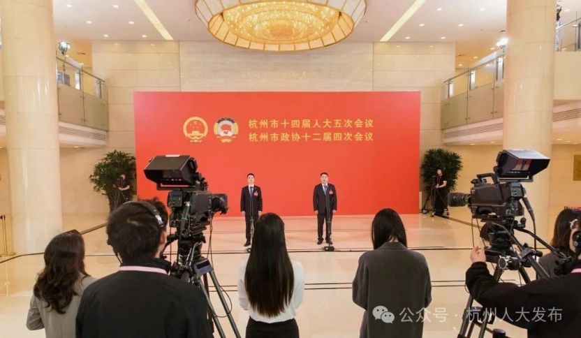 首场“代表通道”聚焦科技创新