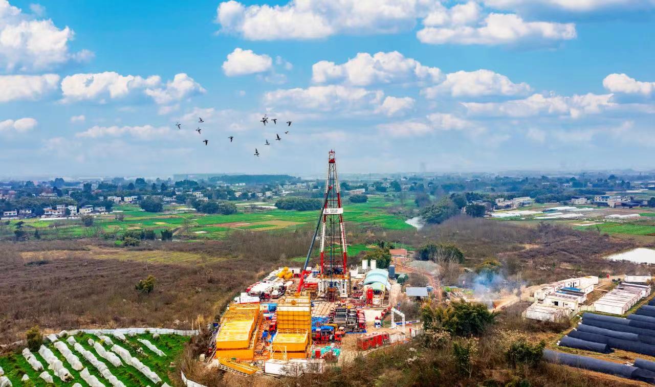 全国人大代表、中国石化安庆石油化工总厂党委书记刘晓华：进一步加大AI赋能安全生产投入支持力度